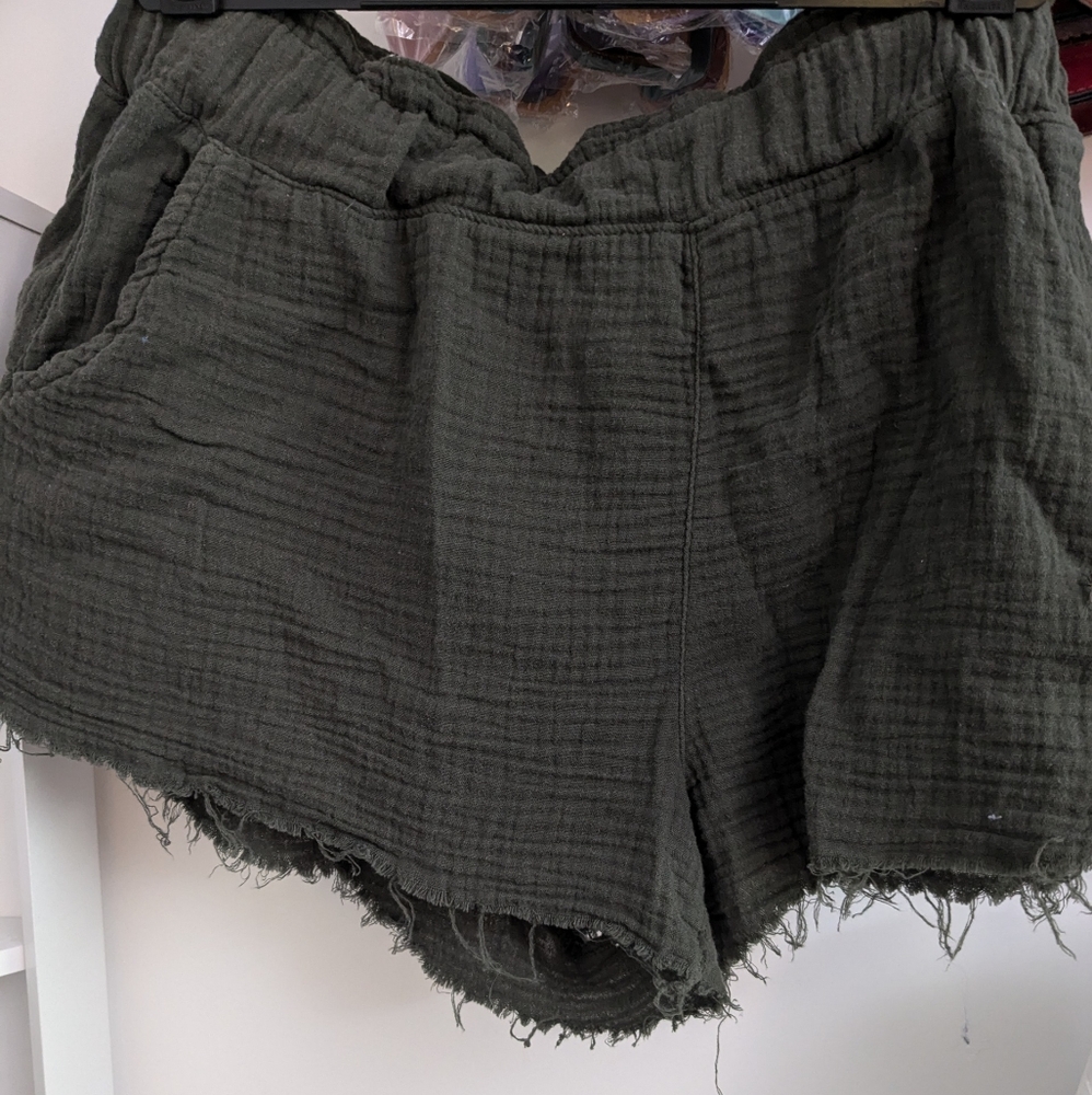 Shorts - Picture 2 of 6